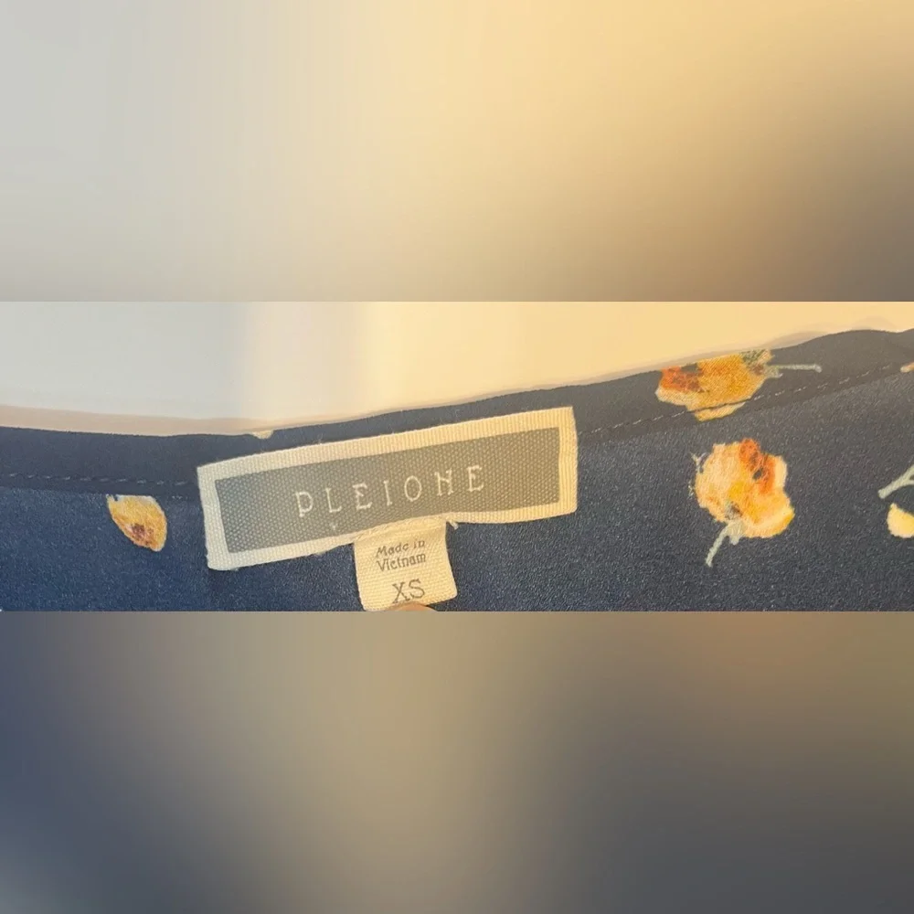 Pleione Navy with yellow floral dressy ruffle blouse Size XS - Picture 8 of 12